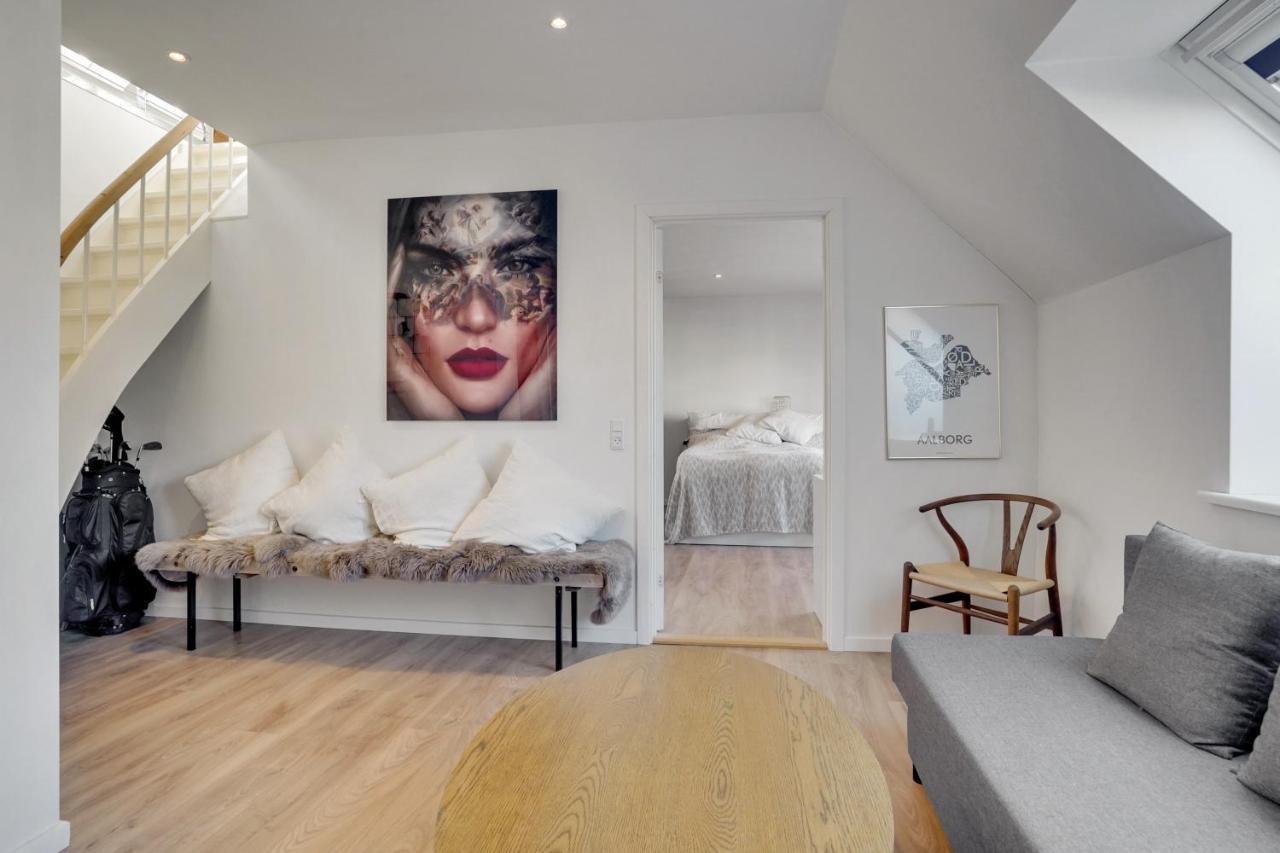 Bath Tub Penthouse In The City อัลบอร์ ภายนอก รูปภาพ